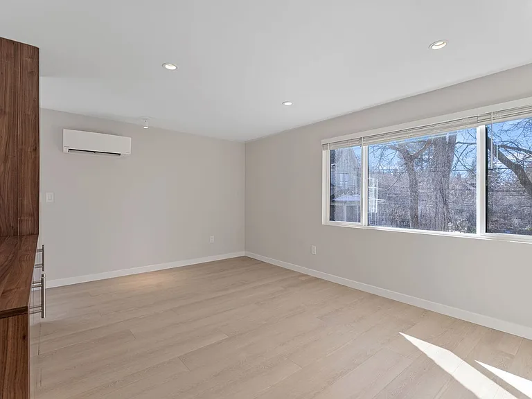 McKinnley Apartments - Luxury Studios! — Photo 23