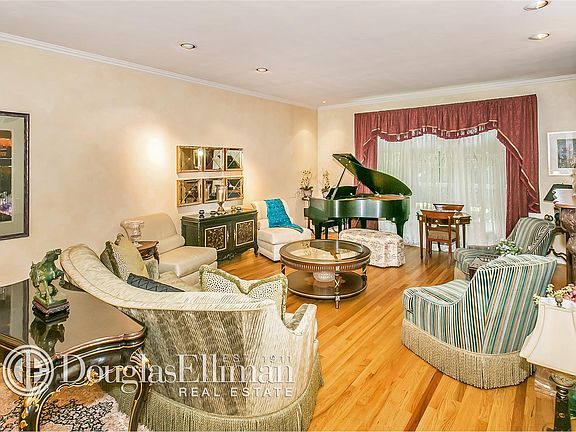 3rd image of 320 Baltustrol Cir
