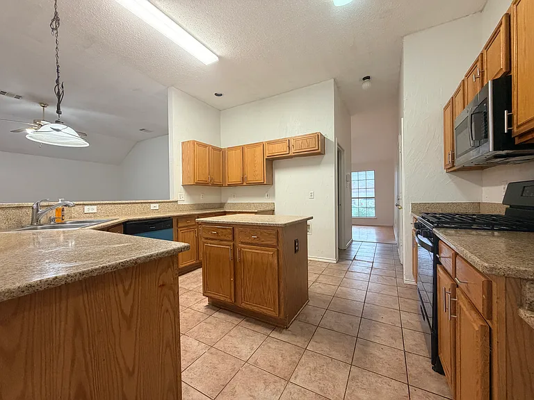 1023 Bonanza Dr — Photo 32