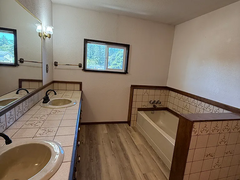 344 Joaquin St — Photo 17