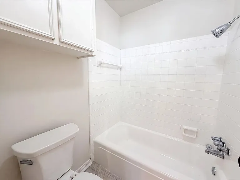 16330 Hollow Wood Dr — Photo 8