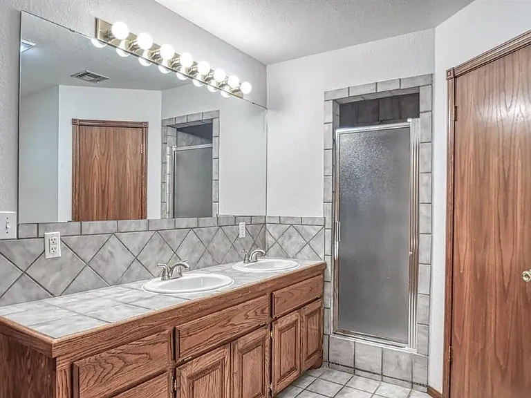 3609 Hampton Ct — Photo 43
