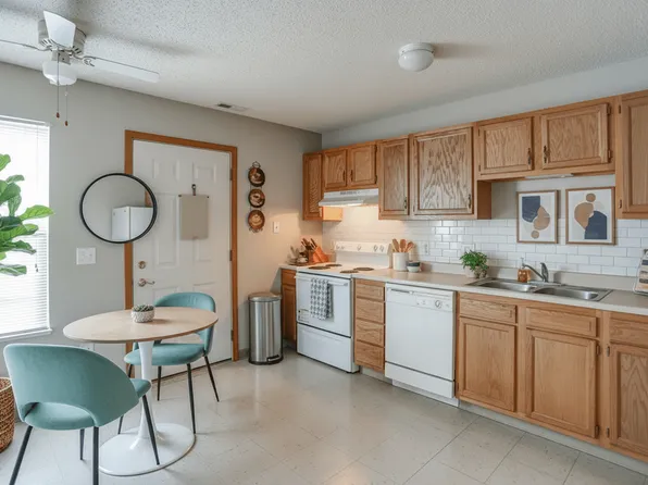 Laurel Greene, 201 E Commerce Dr #263, Clyde, OH 43410