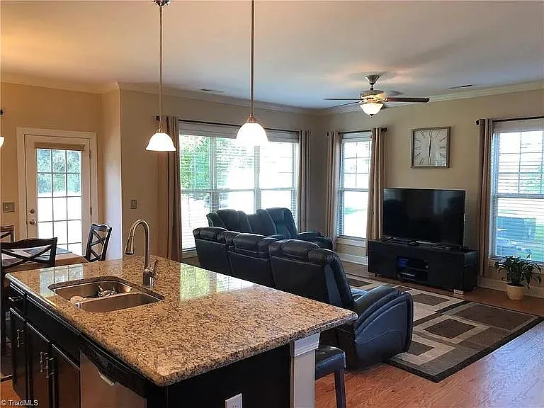 4031 Canterwood Dr — Photo 9