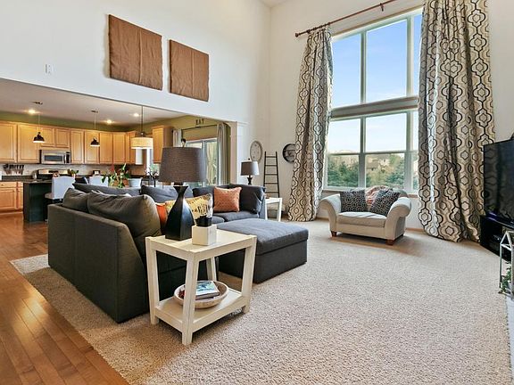 2nd image of 2330 Woodcrest Dr