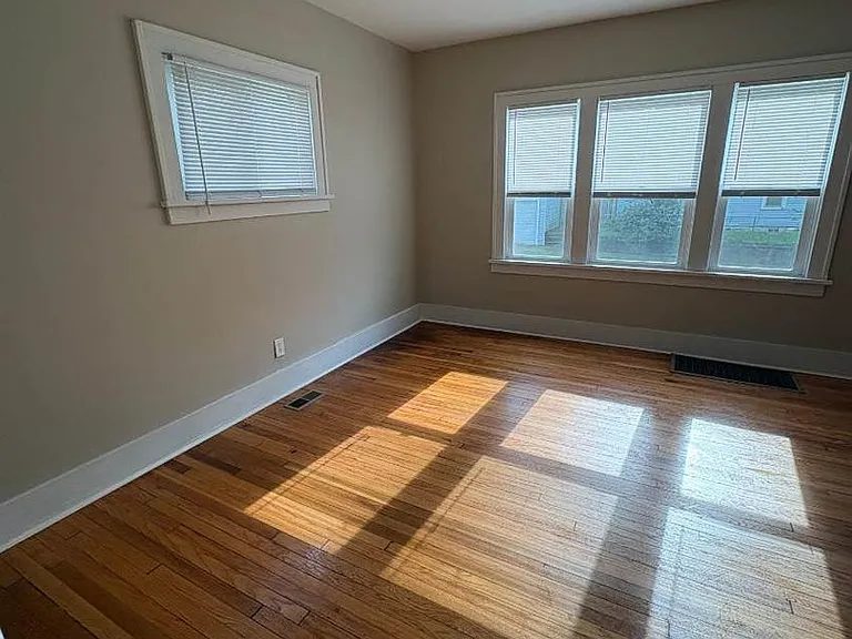 1002 Milton St — Photo 9