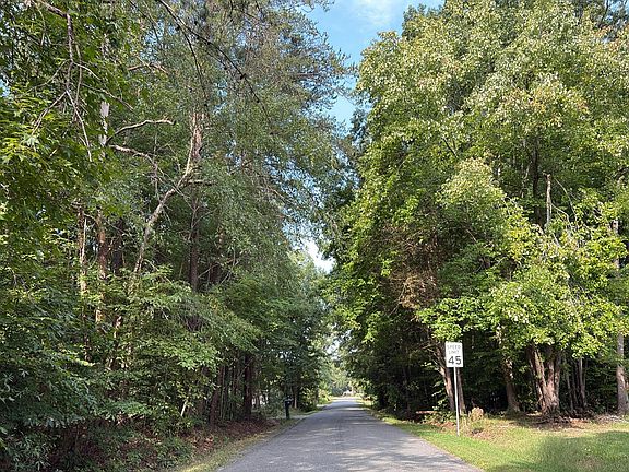 4th image of 23 Robertson Town Rd