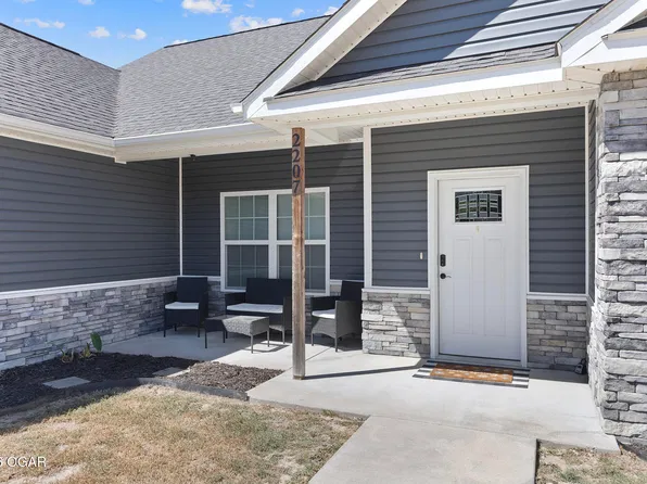 2207 W Greystone Sq, Webb City, MO 64870