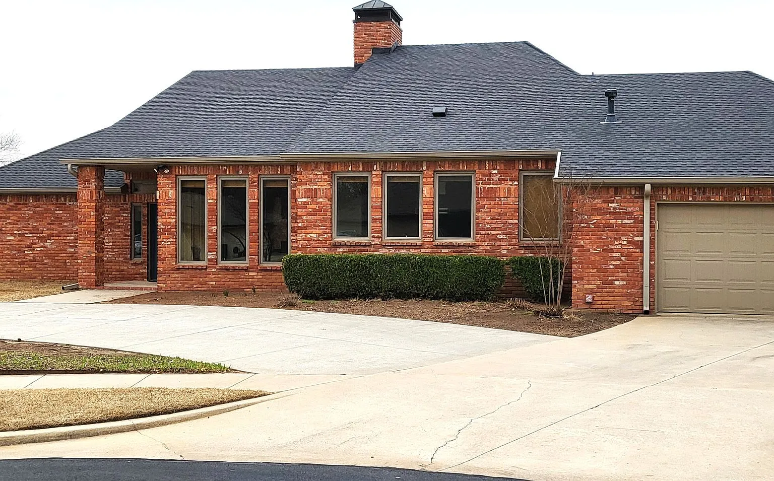 (4) Bed/(3) Bath Custom Home in SW Norman! — Photo 1
