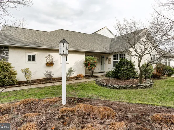 617 Crestgate Pl, Millersville, PA 17551