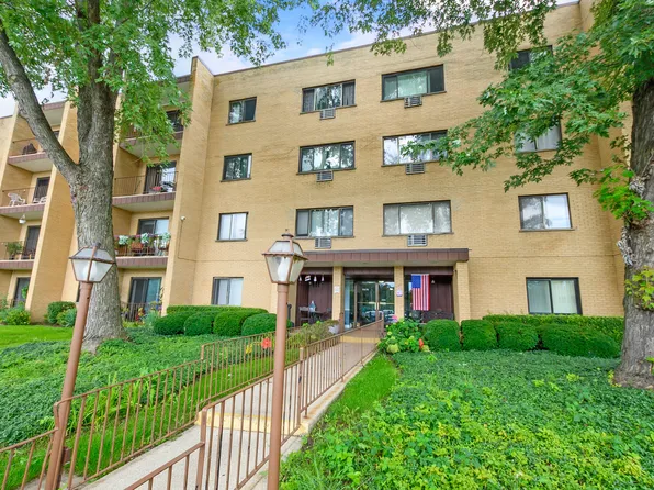 6670 S Brainard Ave APT 404, Countryside, IL 60525