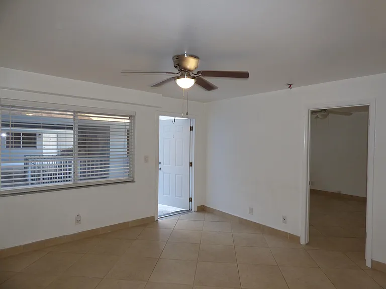 4220 N Federal Hwy #6 — Photo 8