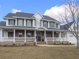 2716 Falcon Ln, Cedar Falls, IA 50613