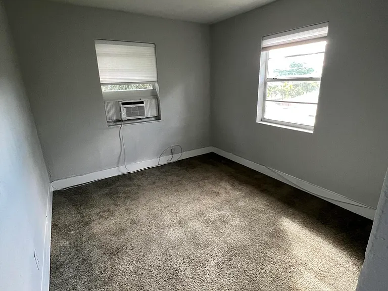 2722 Poinsettia Ave — Photo 9