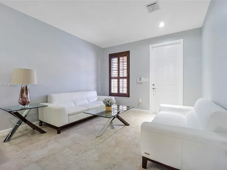 9461 SW 172nd Ave — Photo 6