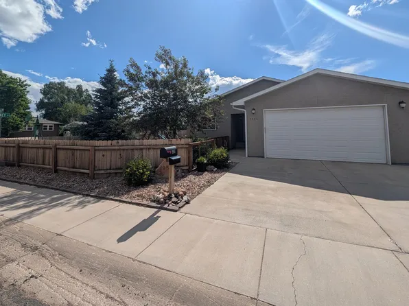 1954 N 10th St, Laramie, WY 82072
