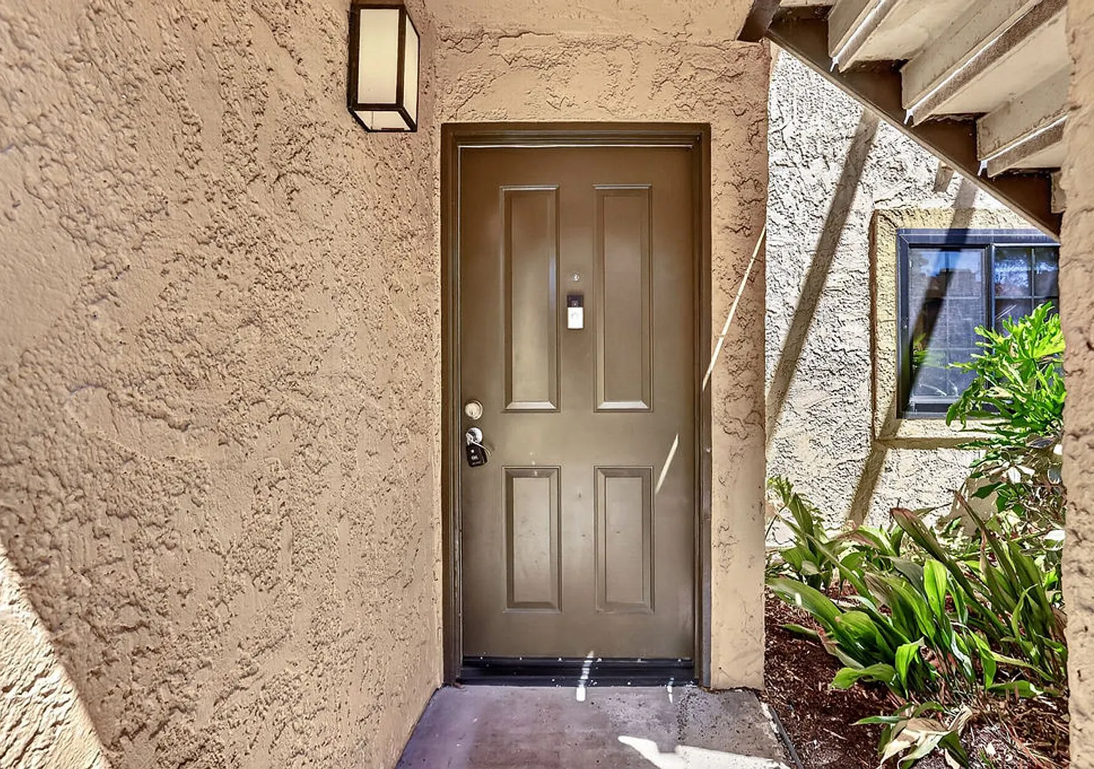 Prime 1-Bedroom Laguna Hills Ground-Floor Condo Near Laguna Beach and Parks — Photo 3