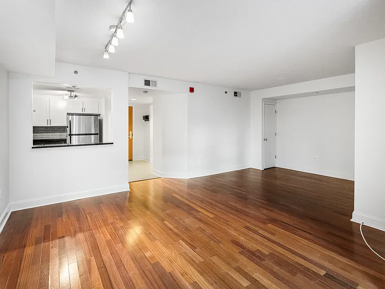 1150 K St NW #311 — Photo 13