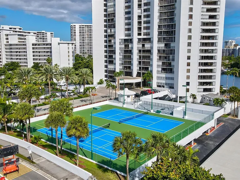 300 Three Islands Blvd #Penthouse 3A — Photo 36