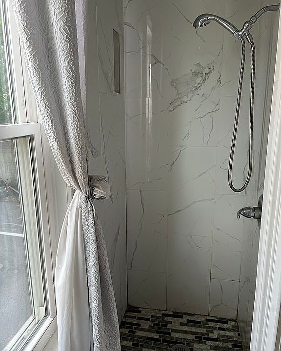 1st image of 101 Lake St APT 3