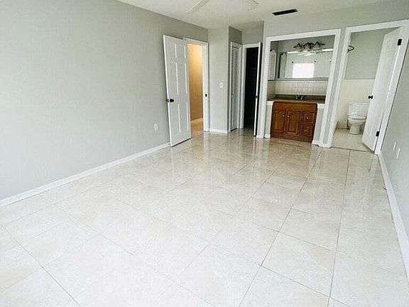 4th image of 2118 SE Morningside Blvd #1