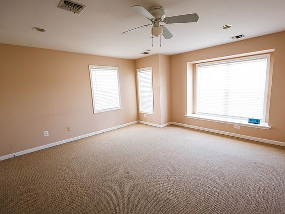 5th image of 571 Coventry Dr
