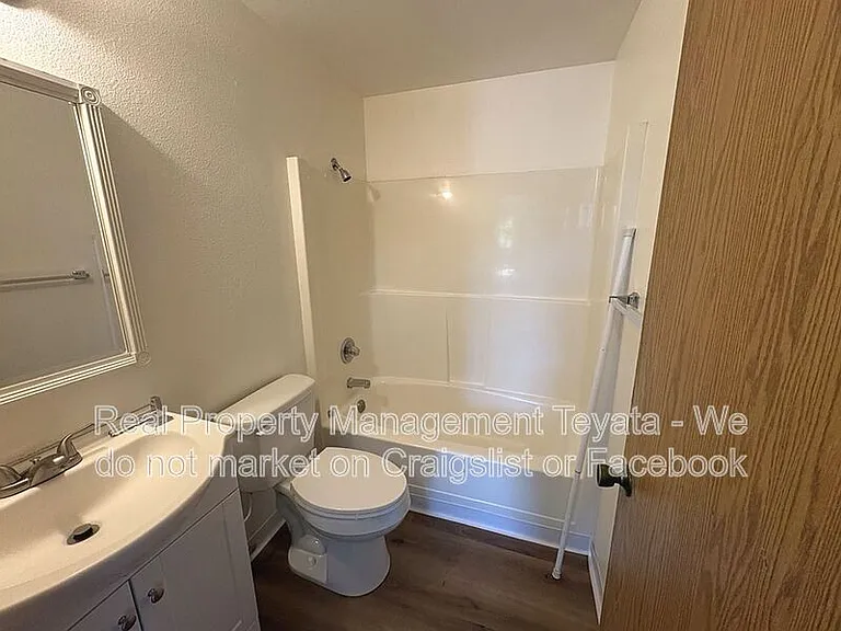 2915 Moore St — Photo 11