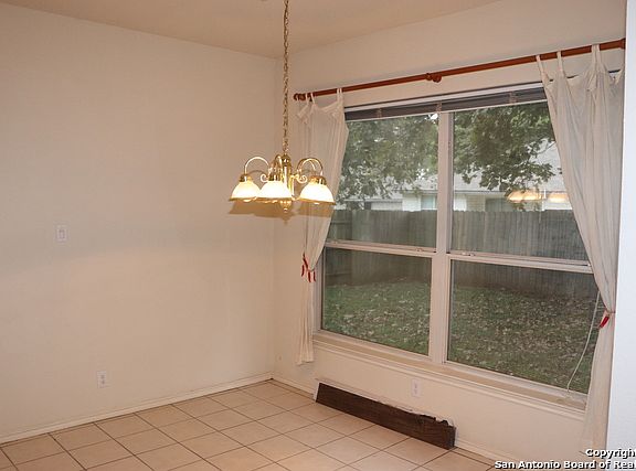 4th image of 210 Tapwood Ln