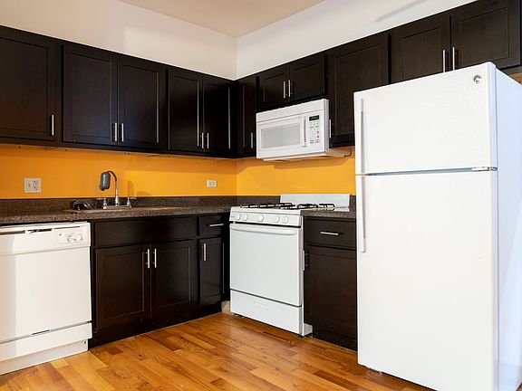 5th image of 4419 N Rockwell St #2B