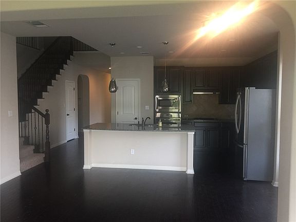2nd image of 703 Arrowhead Trl