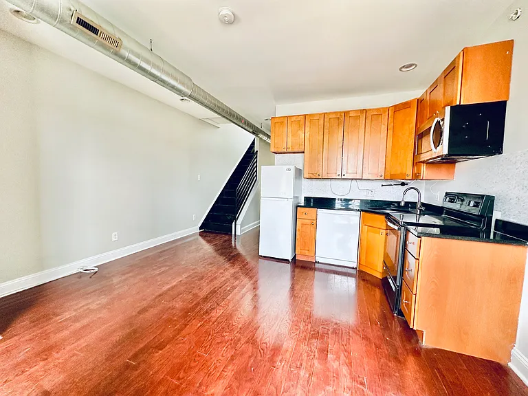 1613 Frankford Ave #O3 — Photo 2