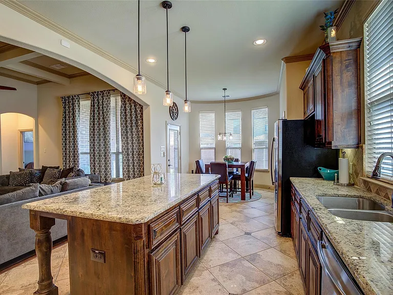 904 Lake Meadow Ln — Photo 7