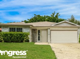 319 Moss Hill Dr, Arlington, TX 76018