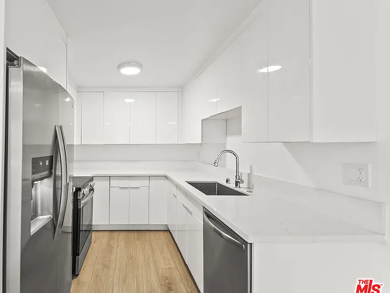 2901 4th St #212 — Photo 13