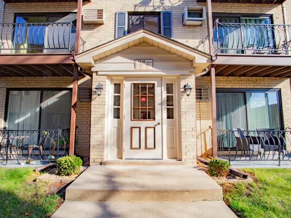 7218 W Wrightwood Ave APT 211, Elmwood Park, IL 60707