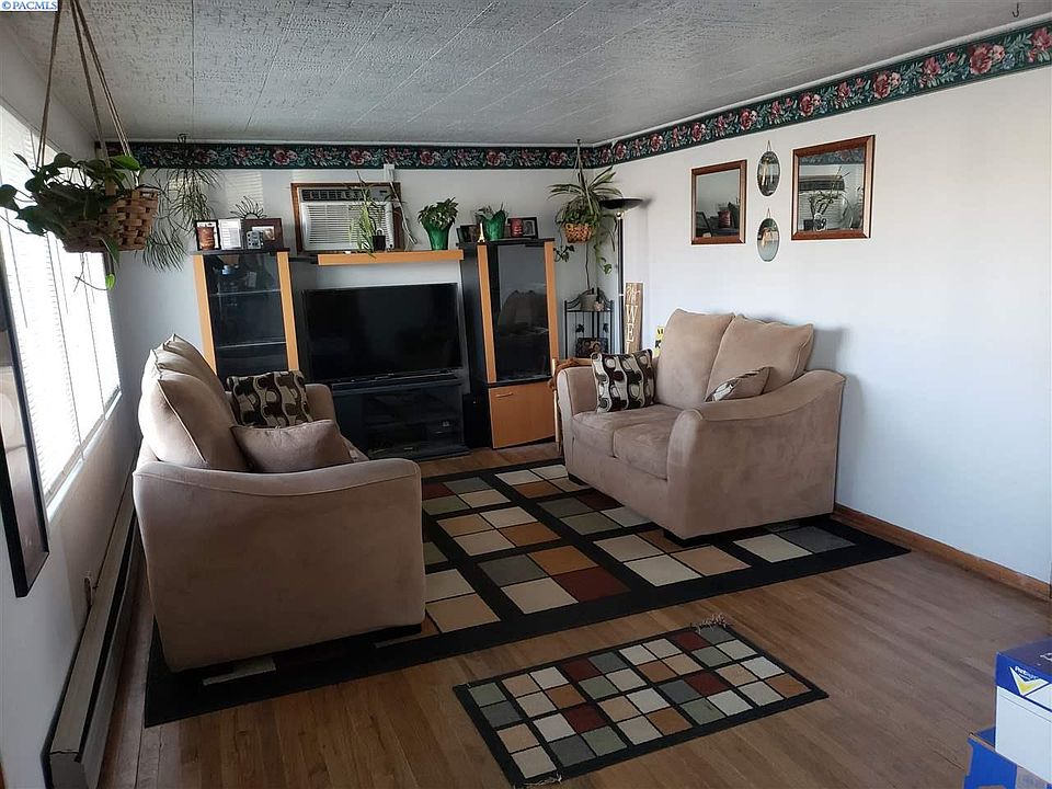 2nd image of 1124 Lincoln Dr