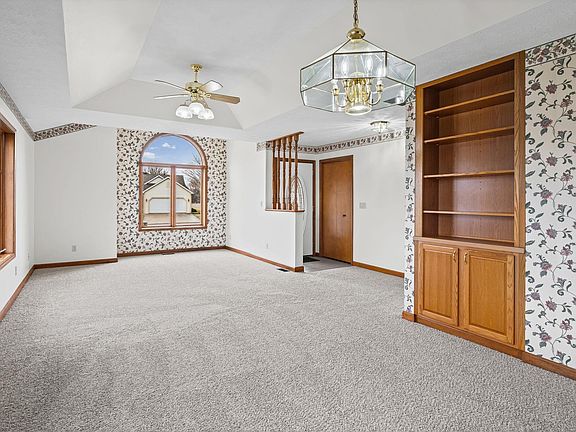 3rd image of 606 Pheasant Run