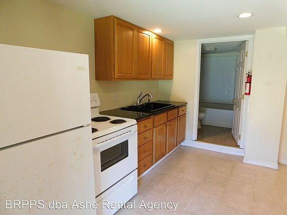 3rd image of 1615 Lakeside Dr APT 4