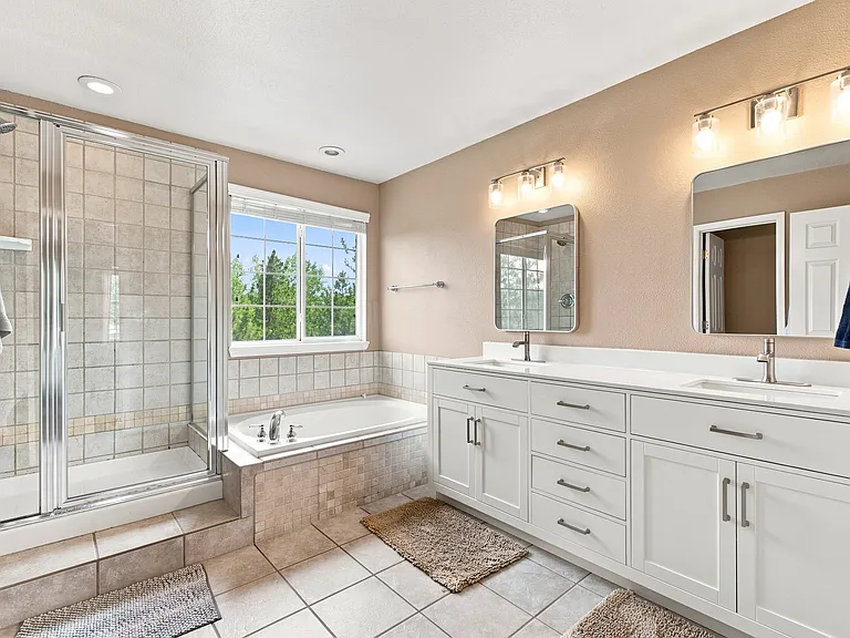 2445 Clayton Cir — Photo 25
