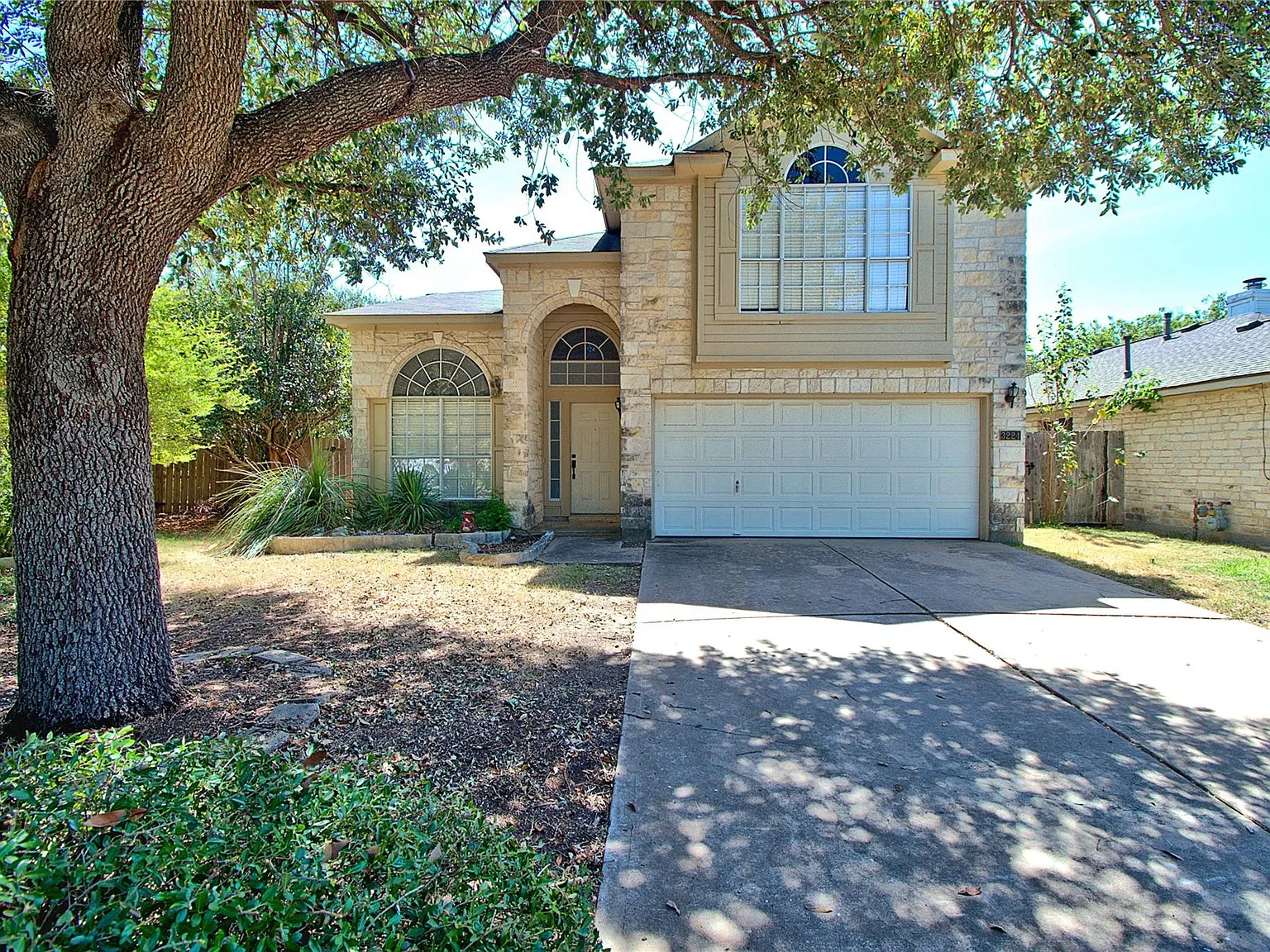 3 bed, 2.5 bath, 2075 sqft, $2,350 — Photo 2