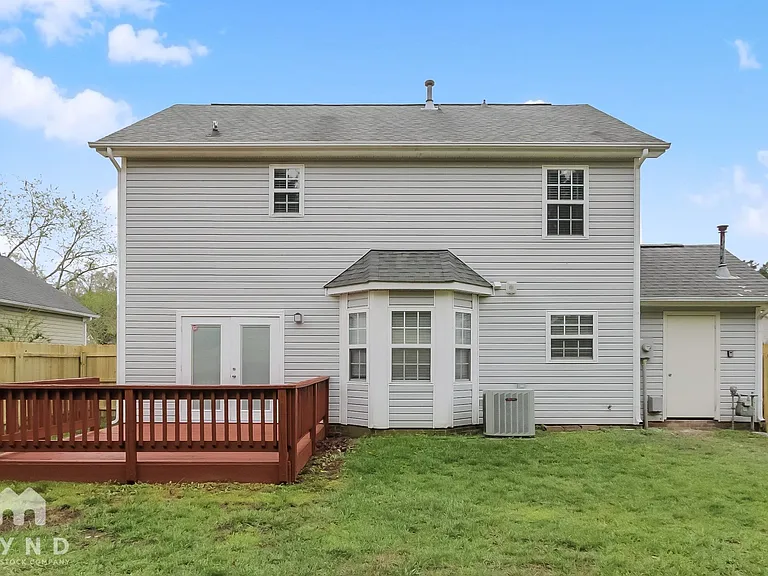 219 Chattaroy Dr — Photo 23