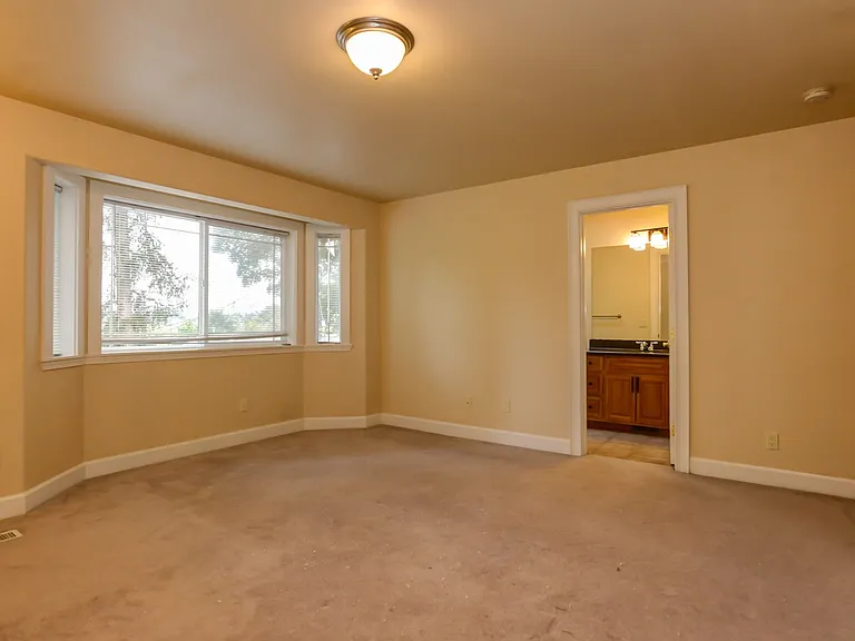 2900 S Court St — Photo 9