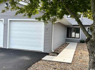 28 Brookside Pl, Springfield, IL 62704