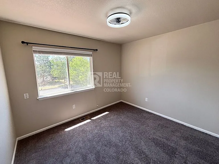 4554 Perth St — Photo 9
