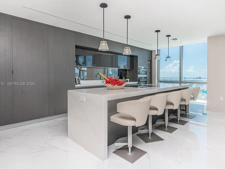 851 NE 1st Ave #Penthouse 4611 — Photo 3