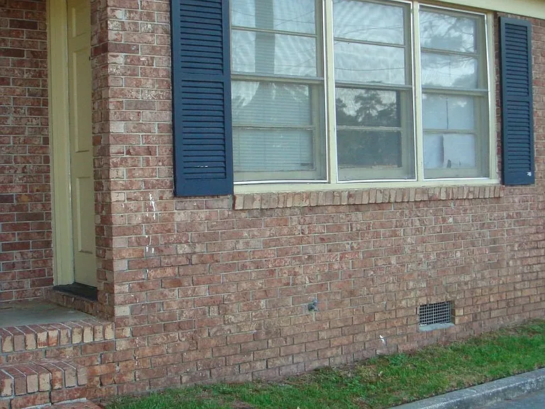 400 W College St — Photo 2
