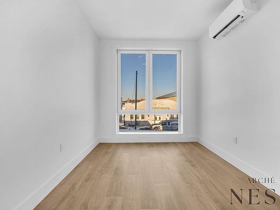 4th image of 1696 Pacific St #1B