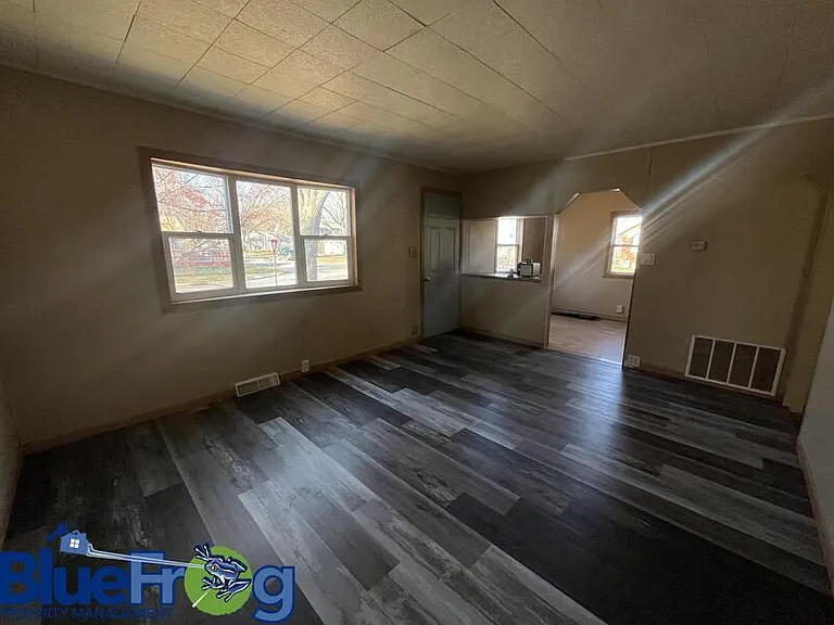 1131 S Greenwood Ave — Photo 8