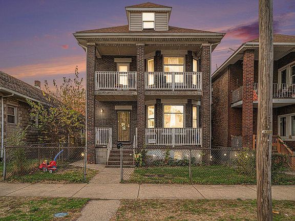 2nd image of 3924 Deodar St