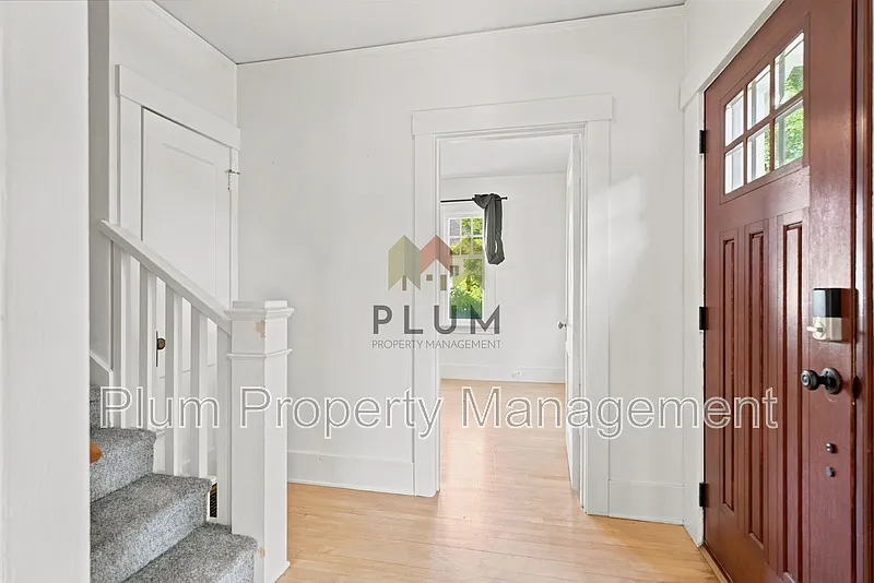 5 bed, 3.0 bath, 2070 sqft, $3,750 — Photo 4